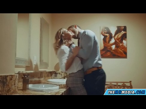 ❤️ Kapag ang isang busty blonde seduces sa isang pampublikong banyo Anal video sa amin tl.hqpornvideos.ru ❌️❤
